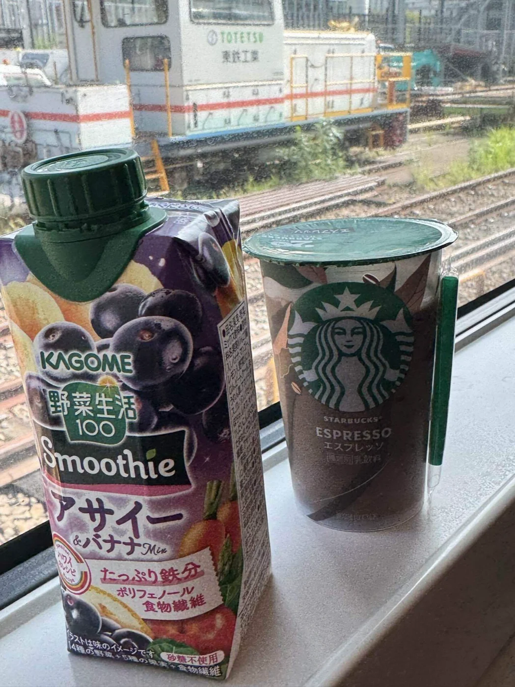 なんとなく体に良さそうなアサイーと、これから飲めなくなるコーヒー!