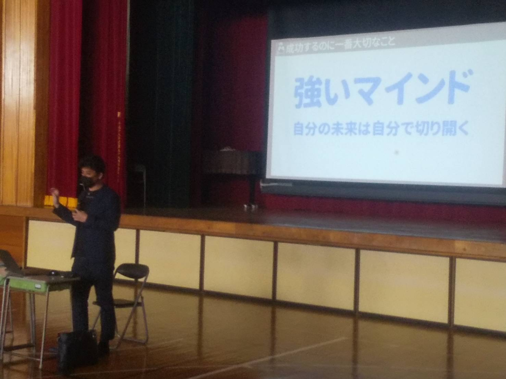 東京都内の中学校での講演の様子